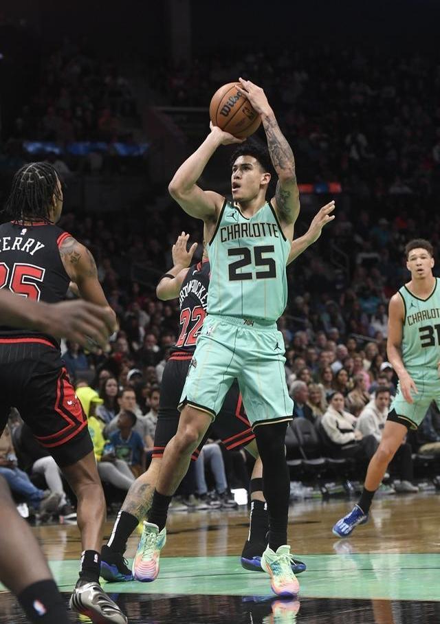 立博体育官网-窗口期体能课后，夏洛特黄蜂队长鼓劲备战全明星赛，气氛紧张，球探报告显示潜力的简单介绍