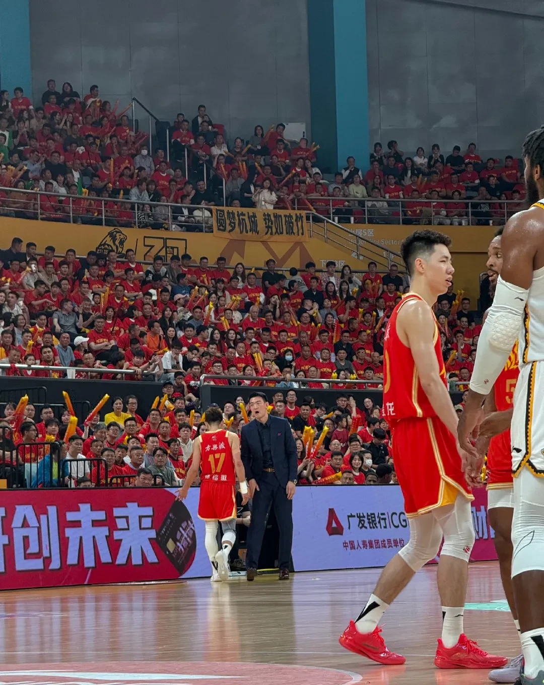 赛地聚焦:CBA季后赛国际比赛日热度飙升;洛杉矶快船单刀错失;更衣室稳定;控场能力受关注的简单介绍 赛地聚焦:CBA季后赛国际比赛日热度飙升;洛杉矶快船单刀错失;更衣室稳定;控场能力受关注的简单介绍